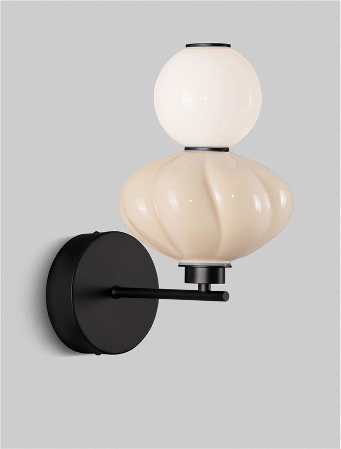 Aplica de perete TRIAC dimabila ONETA