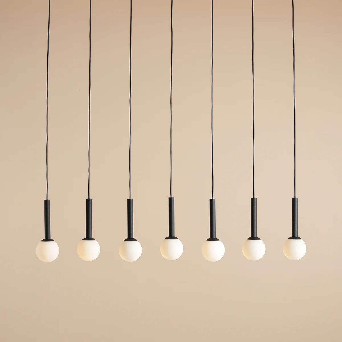 Lampa suspendata GUIRA LINIAR ALL BLACK