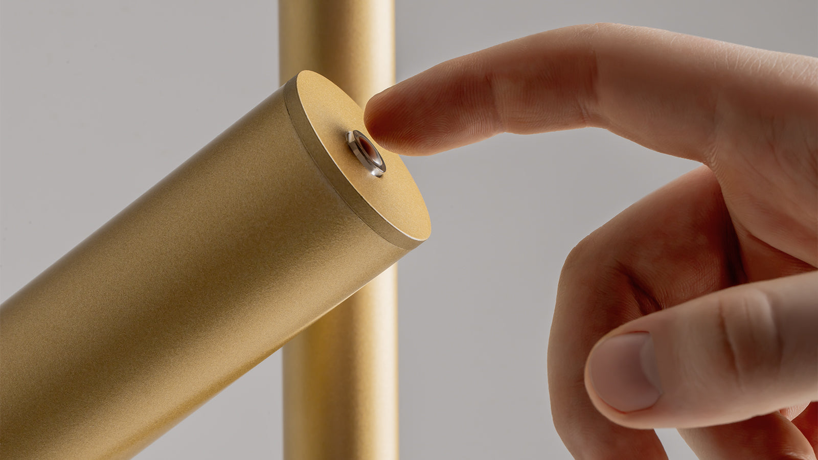 Lampadar dimabil THIN