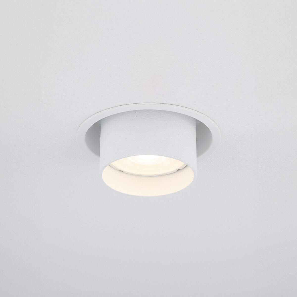 Spot incastrat MIRNAS WHITE SLIDE