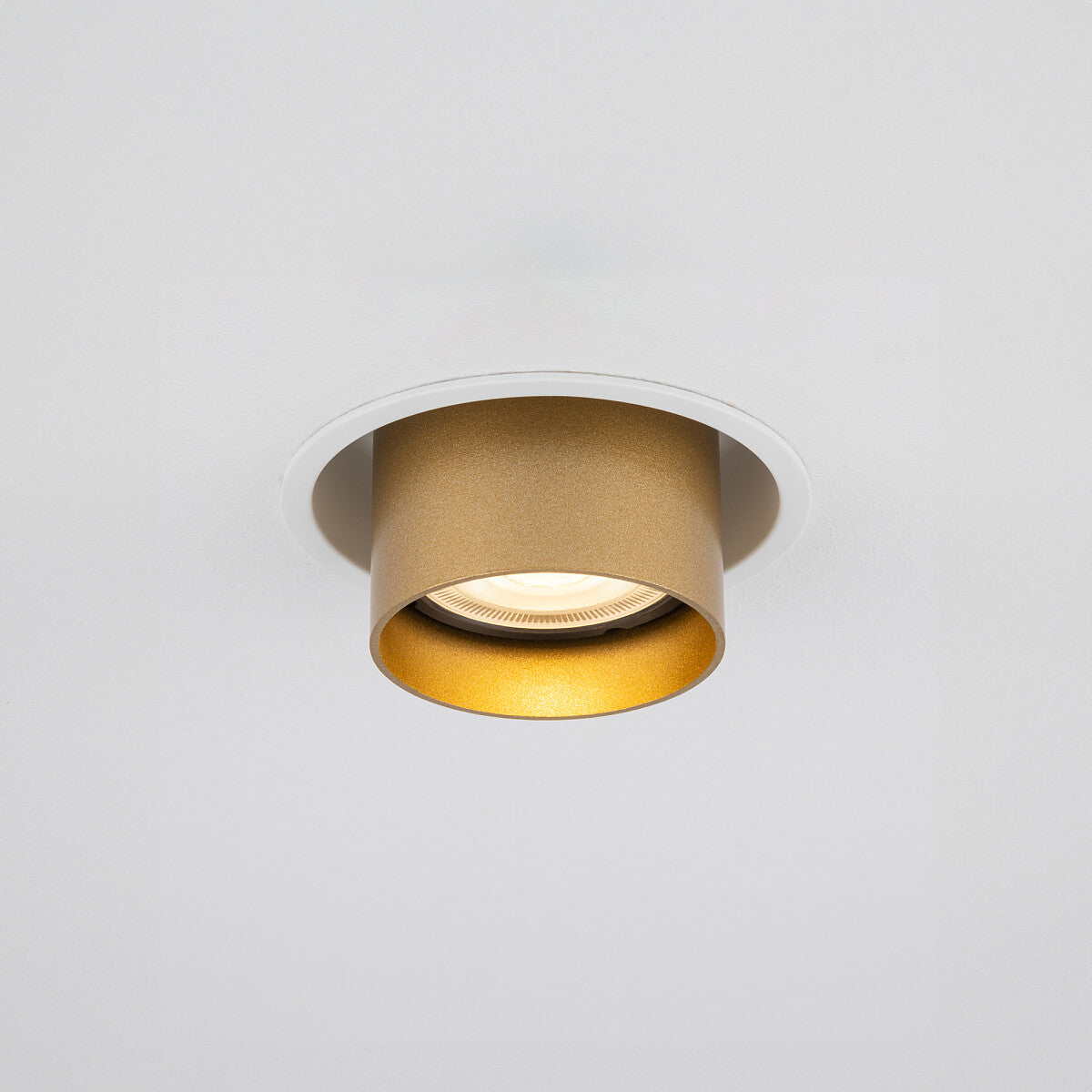 Spot incastrat MIRNAS WHITE SLIDE