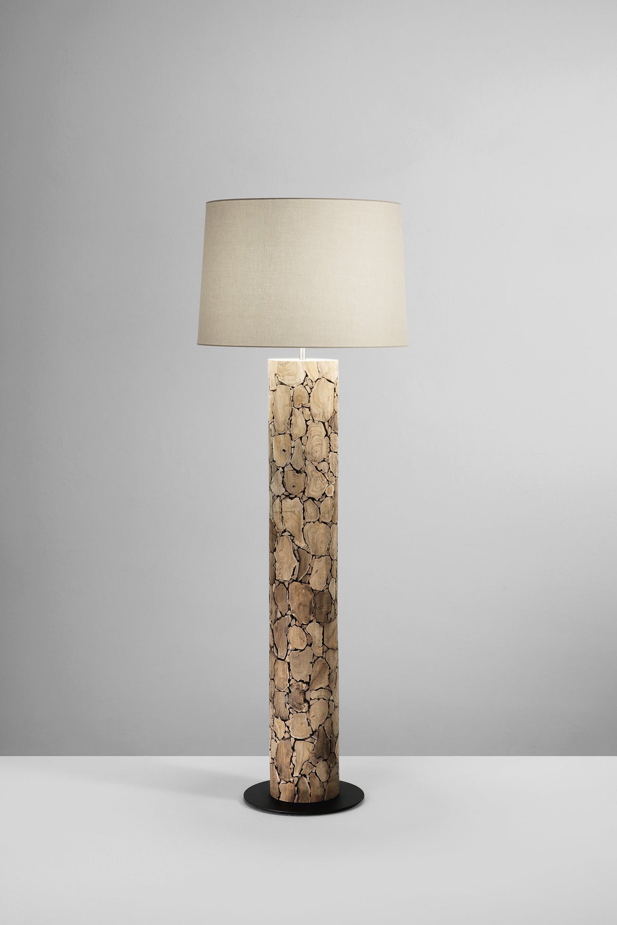 Lampadar XYLO